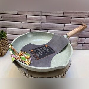 Masterclass  ❤️Skillet Frying Pan 9.5”Speckled cream Green nonstick NWT